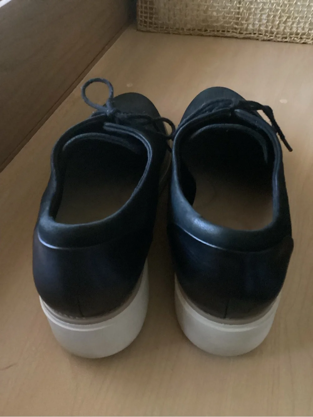 Clarks 9.5 M  Black Lace-Up Platform Casual Shoes with White Sole